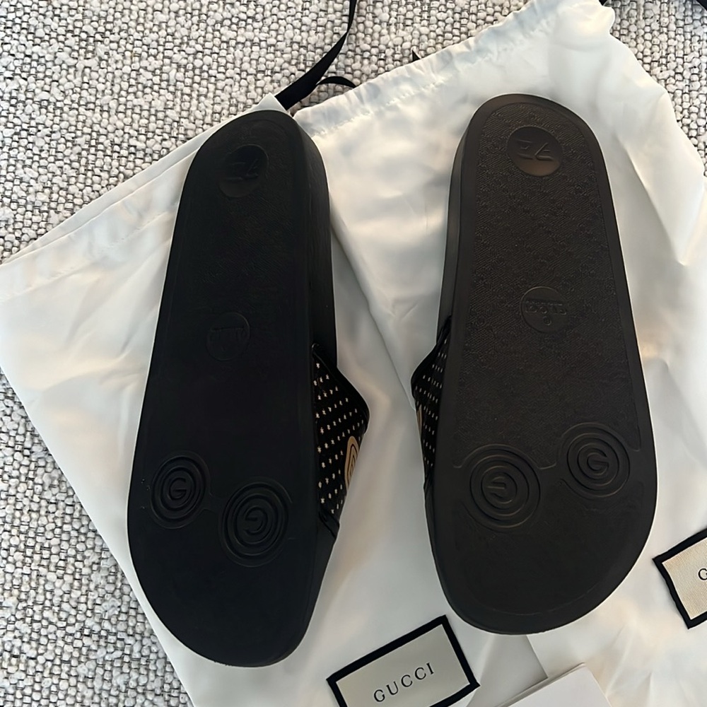 Gucci Slides Sandals Guccy 
Gucci Resort 2018 Collection 
New and never worn - Picture 5 of 11